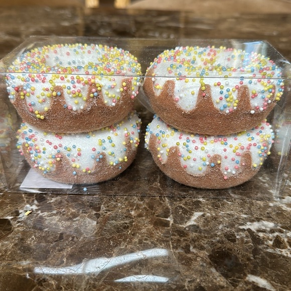 A set of four Christmas tree ornaments as donuts made out of foam. - Picture 2 of 2